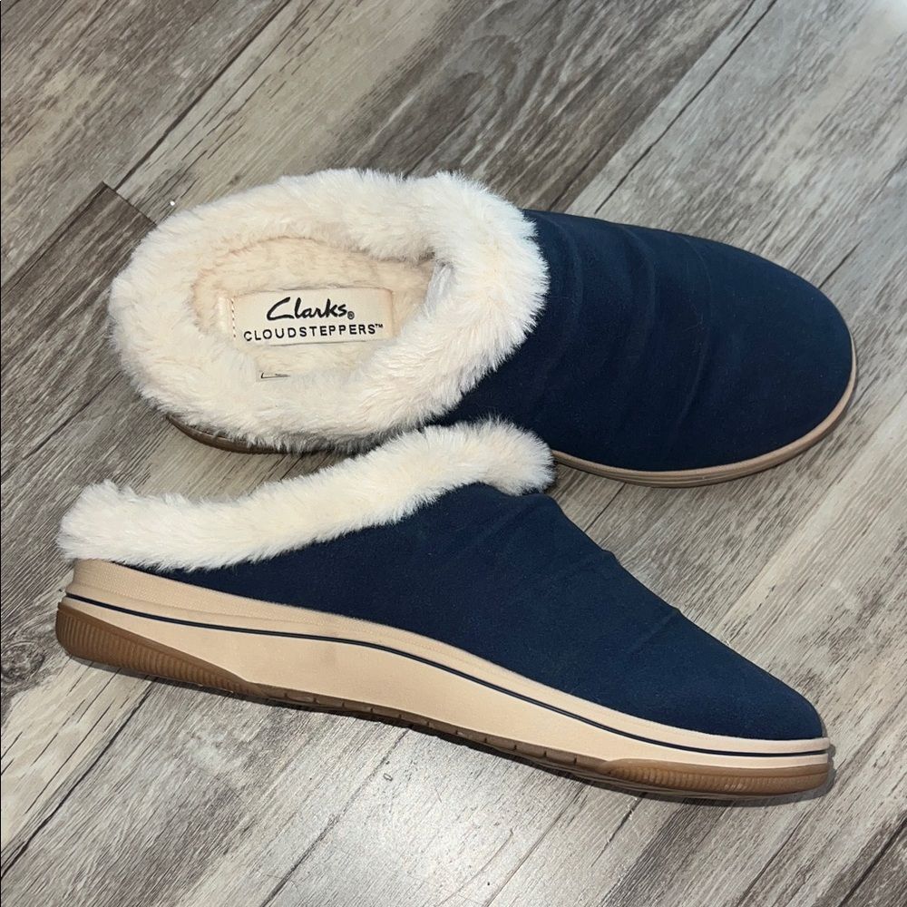 Clarks Women's Navy and Cream Slippers